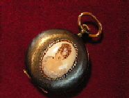 Damentaschenuhr mit Medaillon